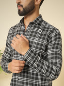 Switch BLACK CHECK SHIRT 3 image